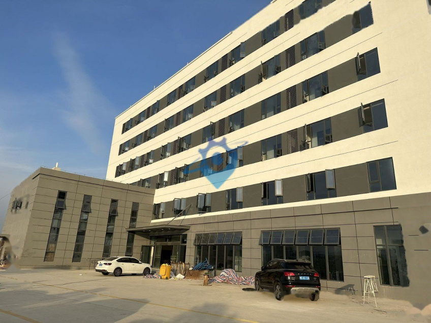 靠地铁，易招工，配宿舍，展示面好，空地大。
