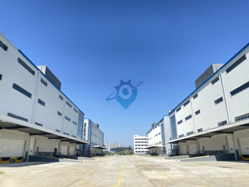 靠地铁，易招工，配宿舍，展示面好，空地大。
